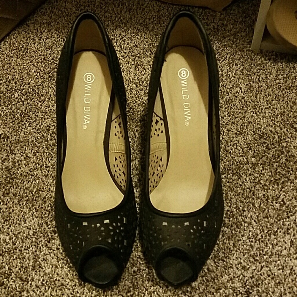 Charming Charlie peep toes